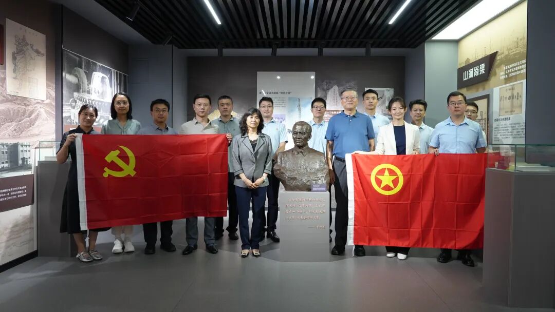 以文润企 青春挺膺——局团委与市地矿局团委联合开展主题团日活动