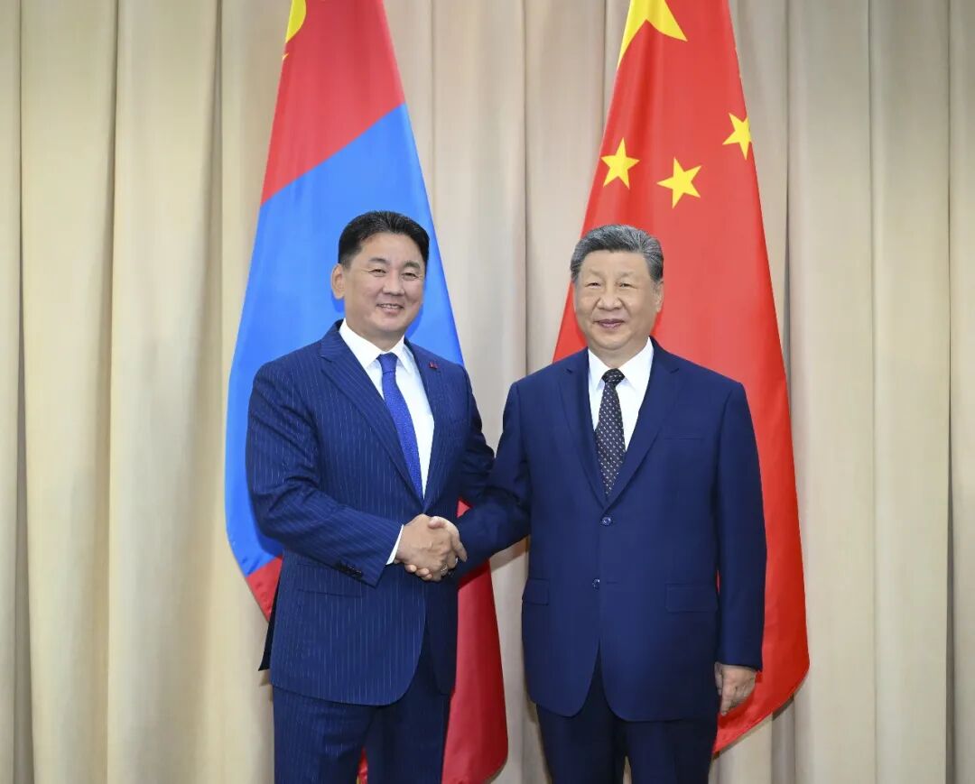 习近平会见蒙古国总统呼日勒苏赫